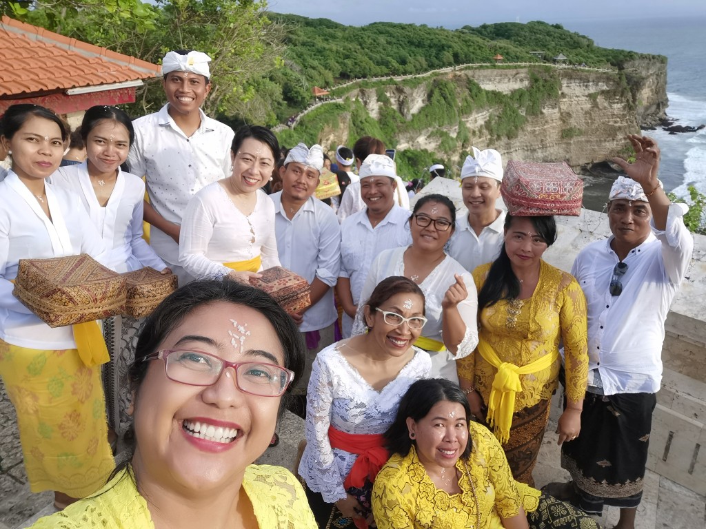 Balinese ceremony at Uluwatu temple